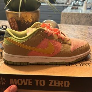 Nike Dunk Low Sun Club-Arctic Orange Sanded Gold 2022. Size 8.5 men’s